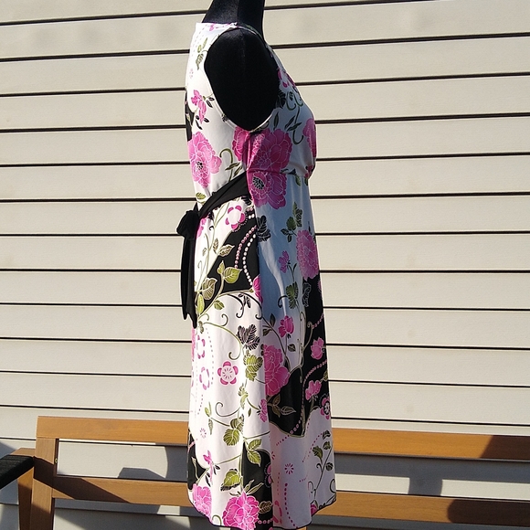 White floral keyhole dress size Small - Picture 2 of 11